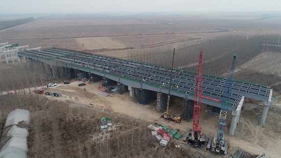 20181220-六分部-河北高速公路总承包部六分部千里堤特大桥主桥钢箱梁全部安装完成-摄影刘寰宇1.JPG 20181220-六分部-河北高速公路总承包部六分部千里堤特大桥主桥钢箱梁全部安装完成-摄影刘寰宇1.JPG