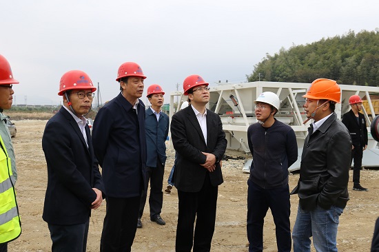 20181121岱山县委书记到企业岱山产品检查指导工作拍摄者张滕.jpg 20181121岱山县委书记到企业岱山产品检查指导工作拍摄者张滕.jpg