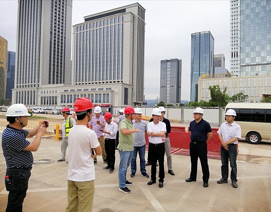 5.31义乌市副市长喻新贵到义乌商城大道产品调研检查拍摄人杨明义.jpg 5.31义乌市副市长喻新贵到义乌商城大道产品调研检查拍摄人杨明义.jpg