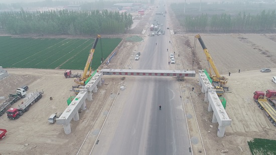 20190413-六分部-河北高速公路总承包部六分部首片40米箱梁完成吊装-摄影冯一鸣.JPG 20190413-六分部-河北高速公路总承包部六分部首片40米箱梁完成吊装-摄影冯一鸣.JPG