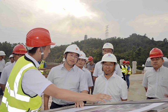 20190522江门市副市长林飞鸣到江门产品施工现场察看-朱绪仁摄影.JPG 20190522江门市副市长林飞鸣到江门产品施工现场察看-朱绪仁摄影.JPG
