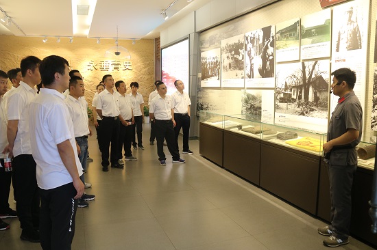 20190627郑州港区产品党员干部参观革命纪念馆摄影王人贵s.jpg 20190627郑州港区产品党员干部参观革命纪念馆摄影王人贵s.jpg