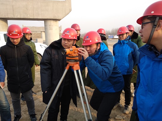 20181218-六分部-河北高速公路总承包部六分部开展工程测量教学-摄影李光明3s.jpg 20181218-六分部-河北高速公路总承包部六分部开展工程测量教学-摄影李光明3s.jpg