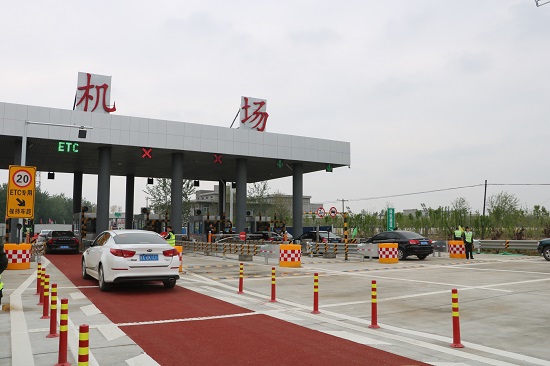 20190426河北高速公路总承包部新元高速公路机场临时收费站导改完成1.JPG 20190426河北高速公路总承包部新元高速公路机场临时收费站导改完成1.JPG
