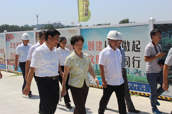 20180906安徽省住建厅厅长赵馨群在阜蒙河施工现场检查产品施工情况(左2)-摄影潘翔.png 20180906安徽省住建厅厅长赵馨群在阜蒙河施工现场检查产品施工情况(左2)-摄影潘翔.png