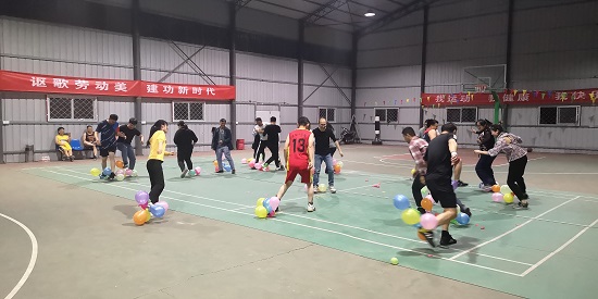 20190502河北高速公路总承包部组织开展“庆五一”趣味活动-踩气球比赛.jpg 20190502河北高速公路总承包部组织开展“庆五一”趣味活动-踩气球比赛.jpg