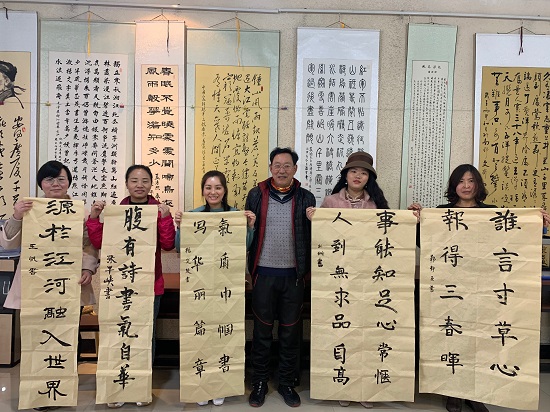 20190307巩义产品企业组织开展“倾情礼赞新中国,巾帼奋进新时代”书法学习活动摄影冯鑫s.jpg 20190307巩义产品企业组织开展“倾情礼赞新中国,巾帼奋进新时代”书法学习活动摄影冯鑫s.jpg