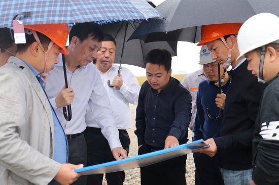 20181017钱海舟了解双合段路基施工控制重点工程拍摄者夏银.JPG 20181017钱海舟了解双合段路基施工控制重点工程拍摄者夏银.JPG