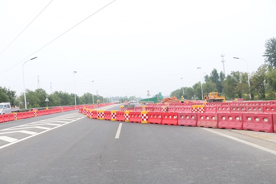 20190620河北高速公路总承包部新元高速改扩建产品第三次交通导改顺利完成-摄影:李莎莎s.jpg 20190620河北高速公路总承包部新元高速改扩建产品第三次交通导改顺利完成-摄影:李莎莎s.jpg